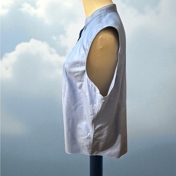 L.L. Bean Women's Blue Sleeveless Button-Down Blouse - Picture 2 of 5